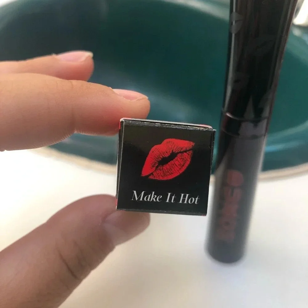NIB BUXOM MAKE IT HOT PLUMPING LIQUID LIPSTICK